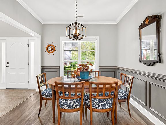 4th image of 476 River Oaks Ln