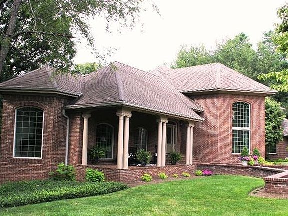 2nd image of 100 Woodridge Dr