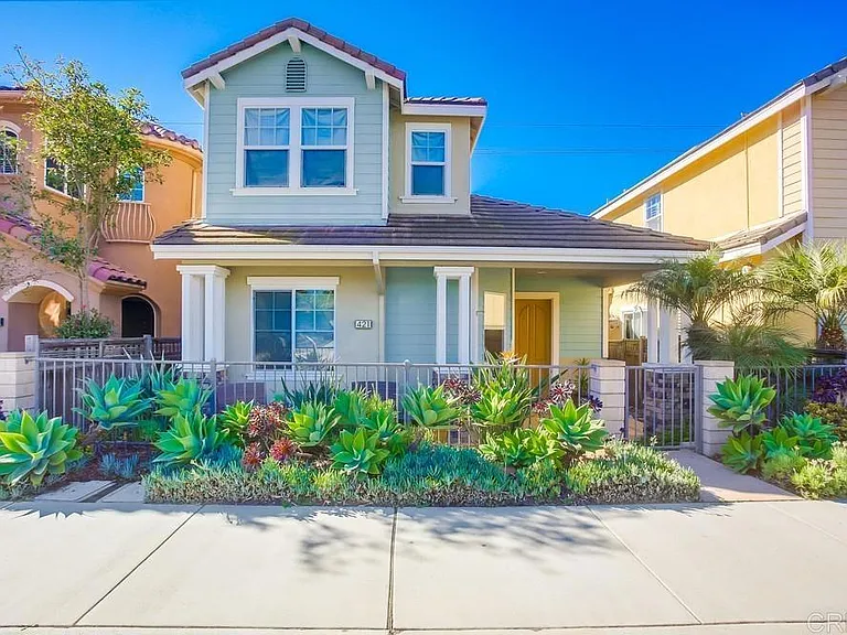 421 N Cedros Ave N — Photo 3