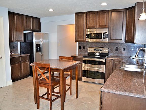 5th image of 12700 Alameda Dr