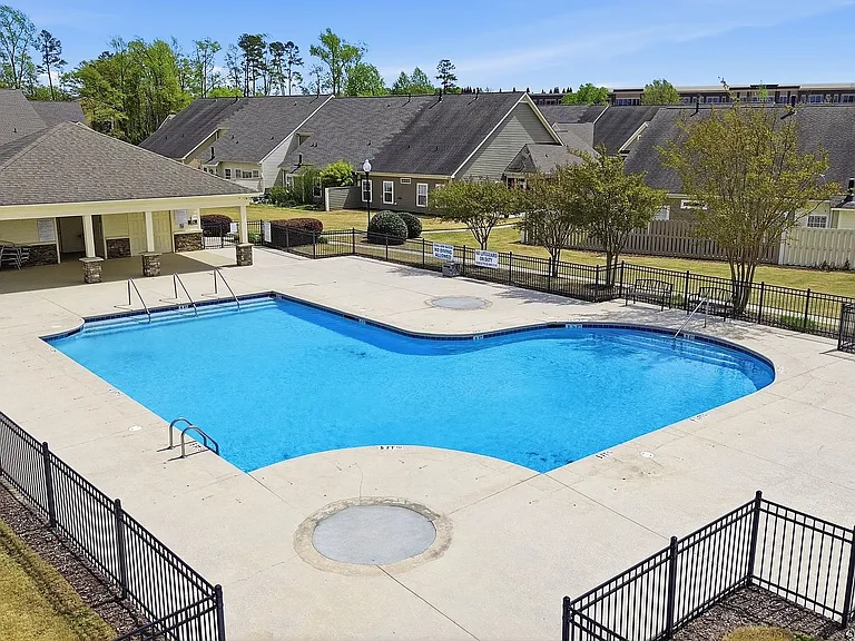 211 Louisville Dr — Photo 29