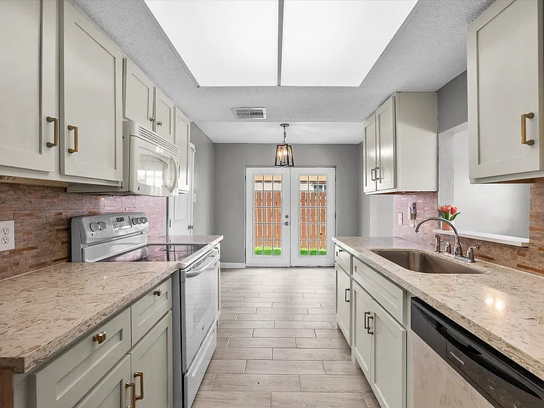 11731 Flushing Meadows Dr — Photo 4