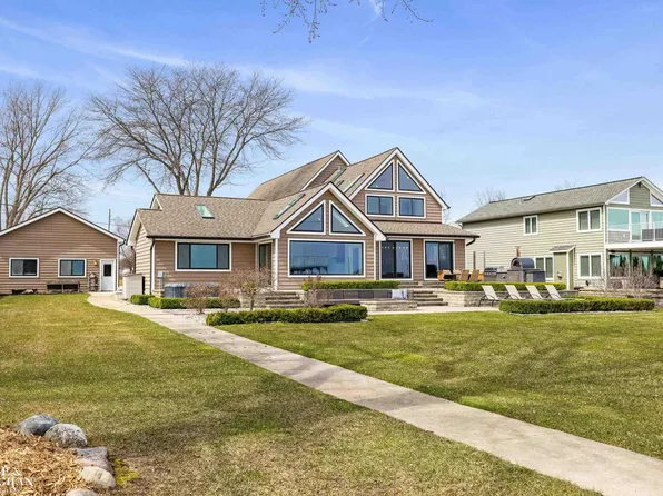 7403 S River Rd, Marine City, MI 48039