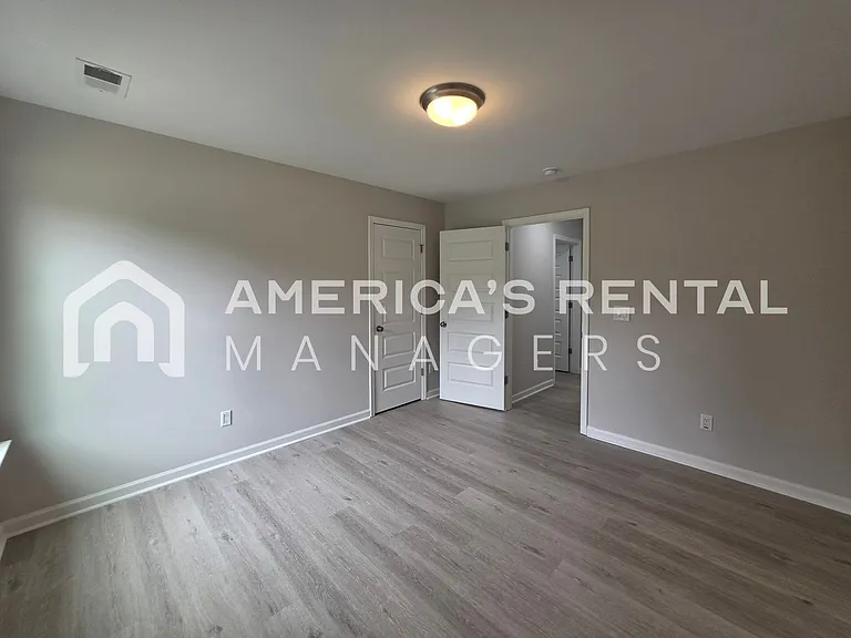 10304 Squires Way — Photo 23