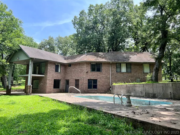 1701 N Hopi St, Chouteau, OK 74337