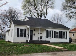 10 W 2nd St, Trenton, IL