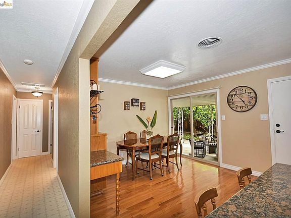 5th image of 1238 Simmons St
