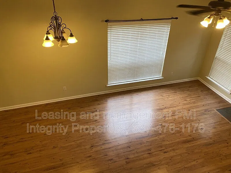 2 bed, 2.0 bath, 1300 sqft, $1,425 — Photo 2