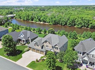 371 Riverside Cir, Anoka, MN 55303