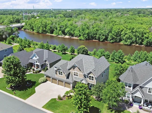 371 Riverside Cir, Anoka, MN 55303