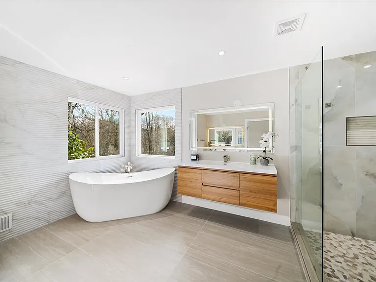 250 Bruton Way — Photo 35