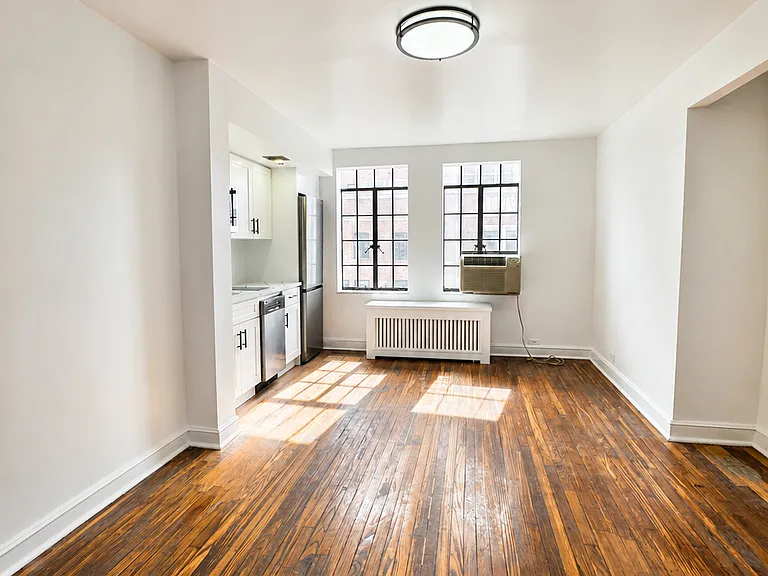 25 Tudor City Pl #2121 — Photo 4
