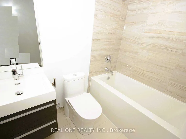 39 Roehampton Ave #1709 — Photo 12