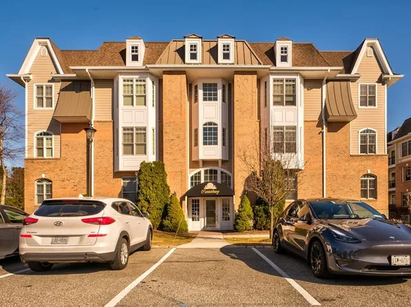 404 Pacing Way #6102, Westbury, NY 11590