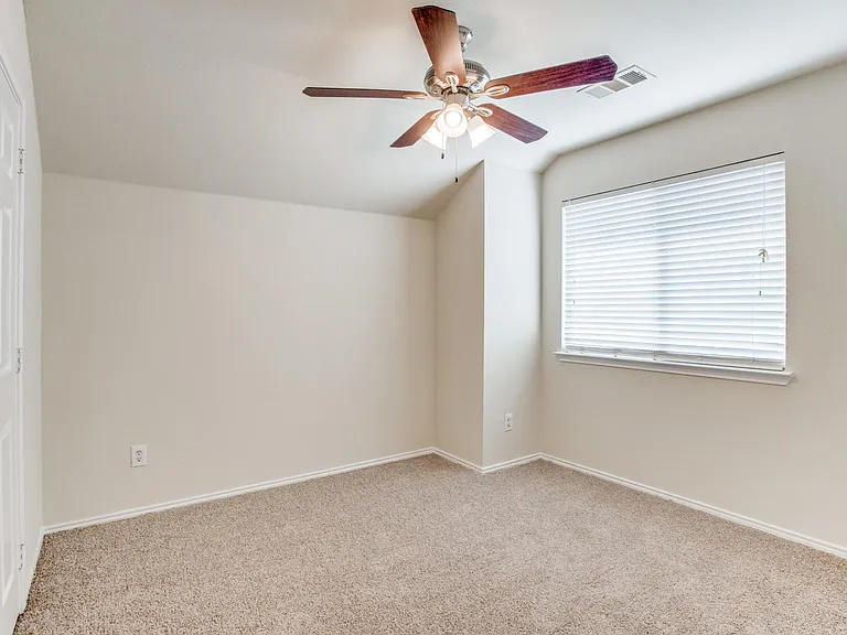 616 Crystal Falls Dr — Photo 17