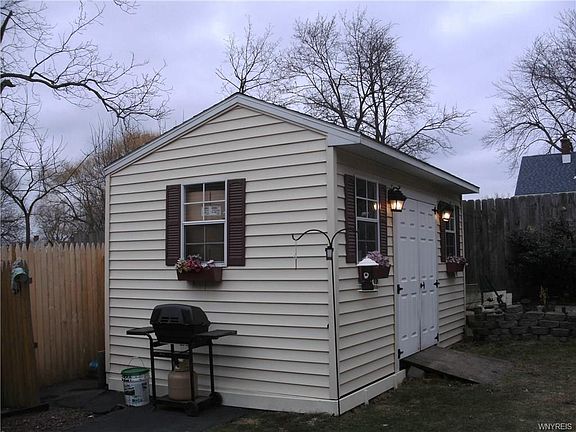 4th image of 32 Parkview Ave