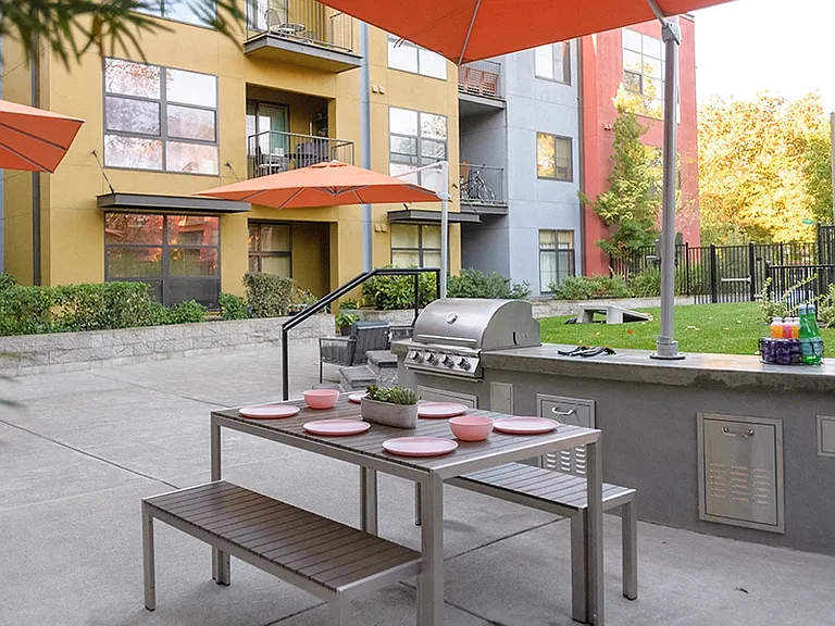 Fremont Mews — Photo 12