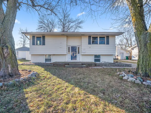 110 9th St SE, Altoona, IA 50009