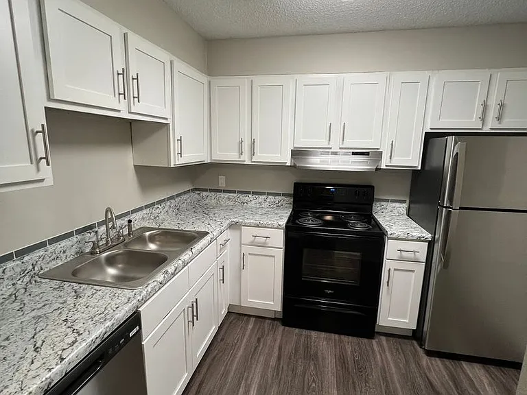 Gleneagle Apartment Homes — Photo 60
