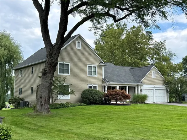 92 N Country Club Dr, Rochester, NY 14618