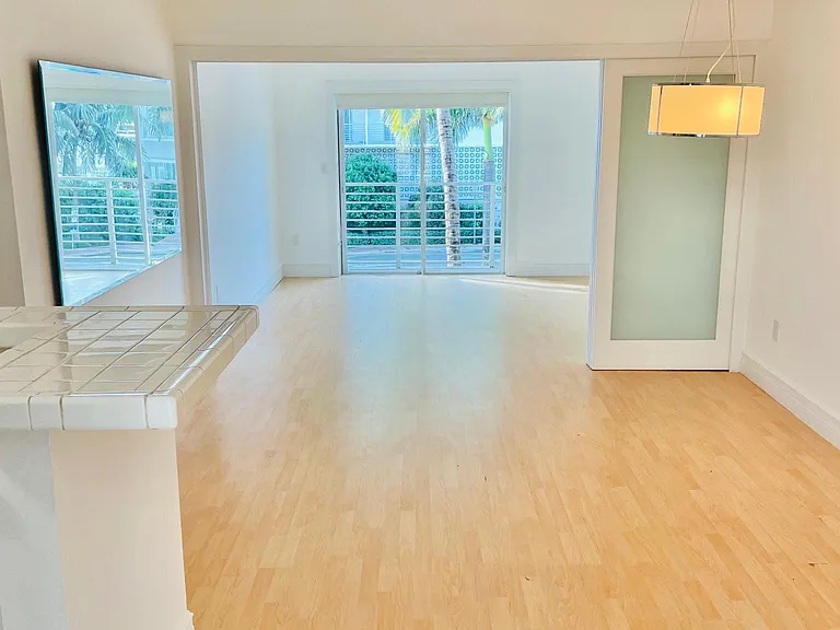 1441 Lincoln Ct #304 — Photo 4