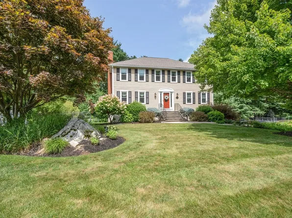5 Towpath Dr, Wilmington, MA 01887