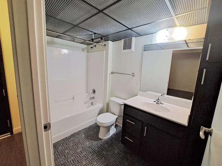 La Pompadour Apartments — Photo 46