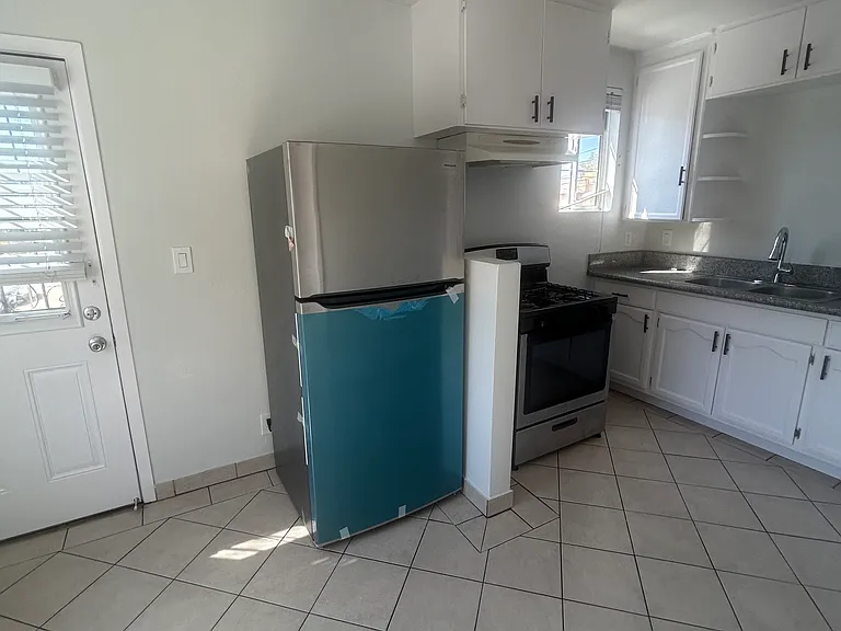 3051 Stocker St #3053-1/2 — Photo 6
