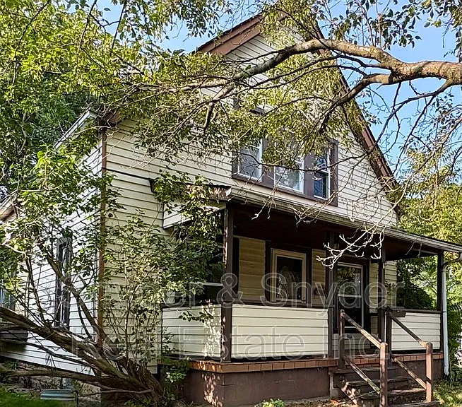 605 Sackett Ave — Photo 2
