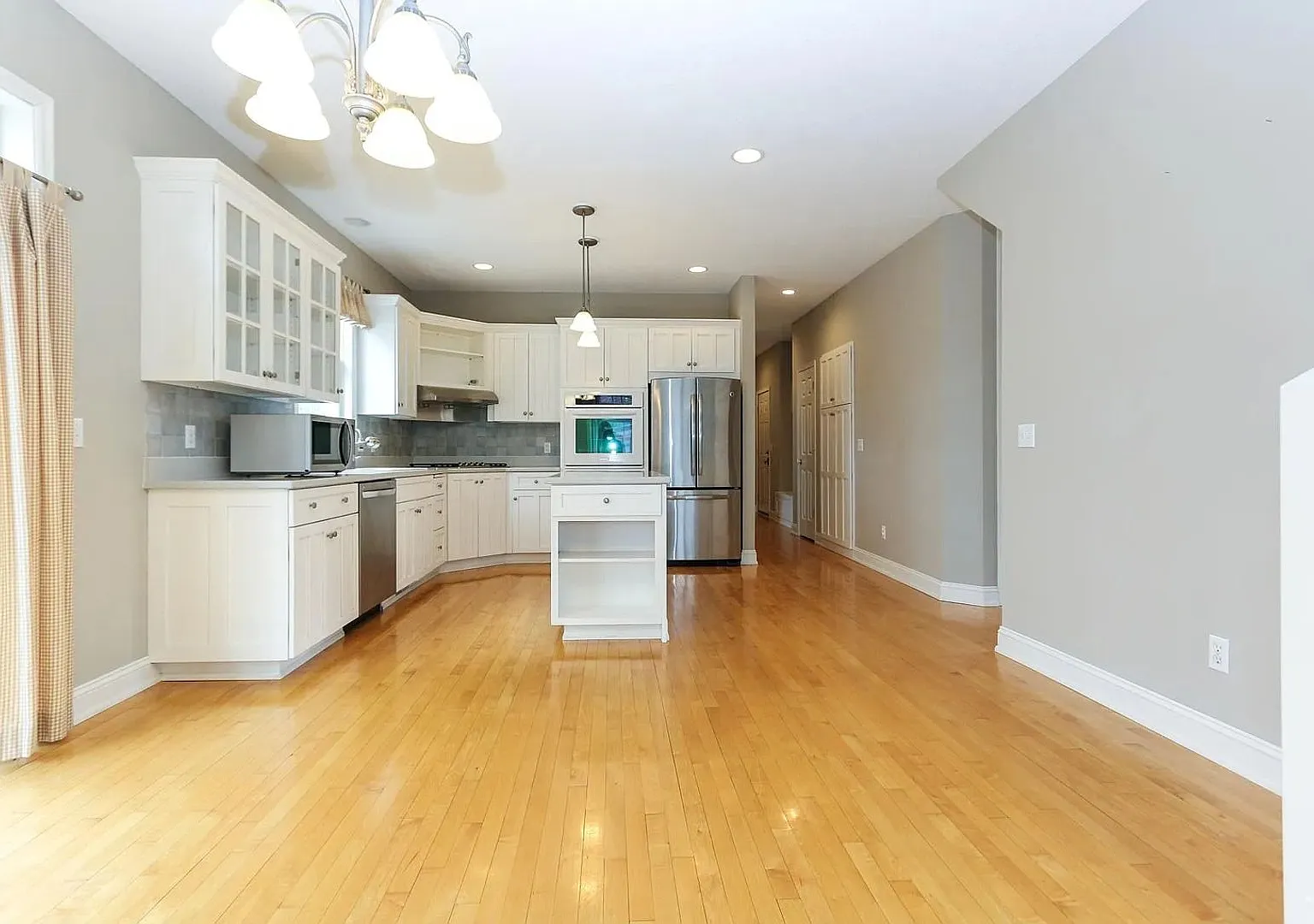 Rare 4 bed singe family super nice luxurious Eden prairie home for rent! — Photo 2