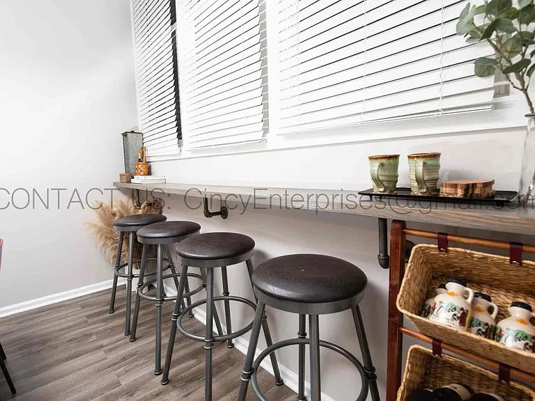 2126A Gilbert Ave — Photo 3