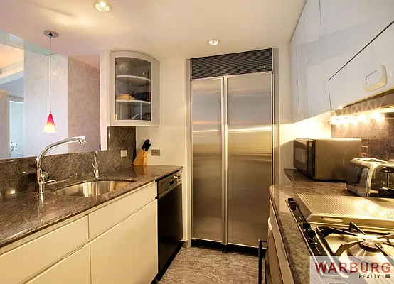 Sold by Warburg | media 17