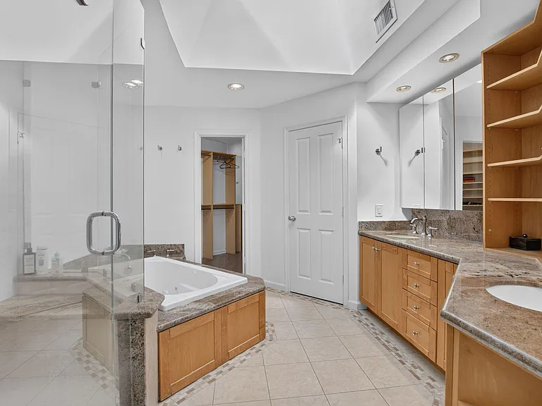 5338 NW 26th Cir — Photo 35