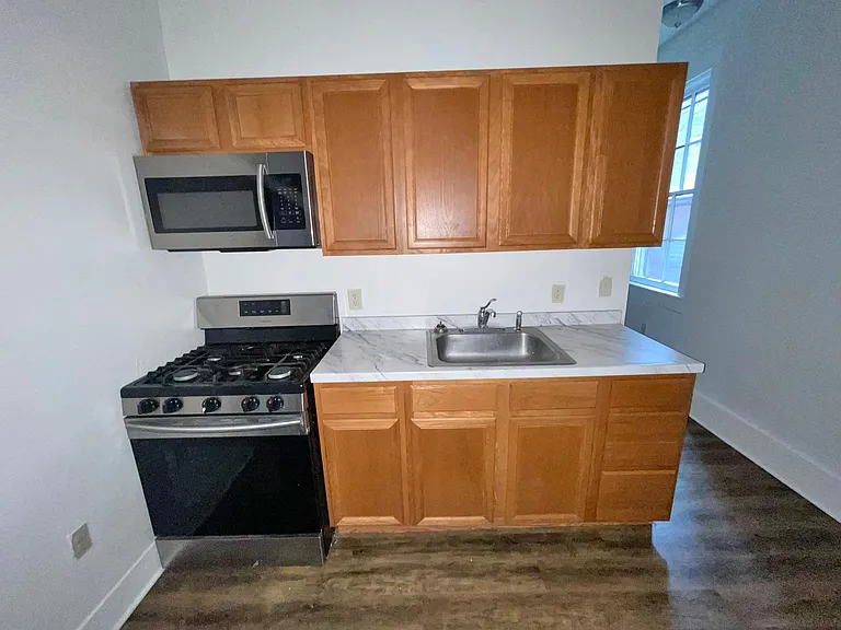 1735 Elm St #4 — Photo 3