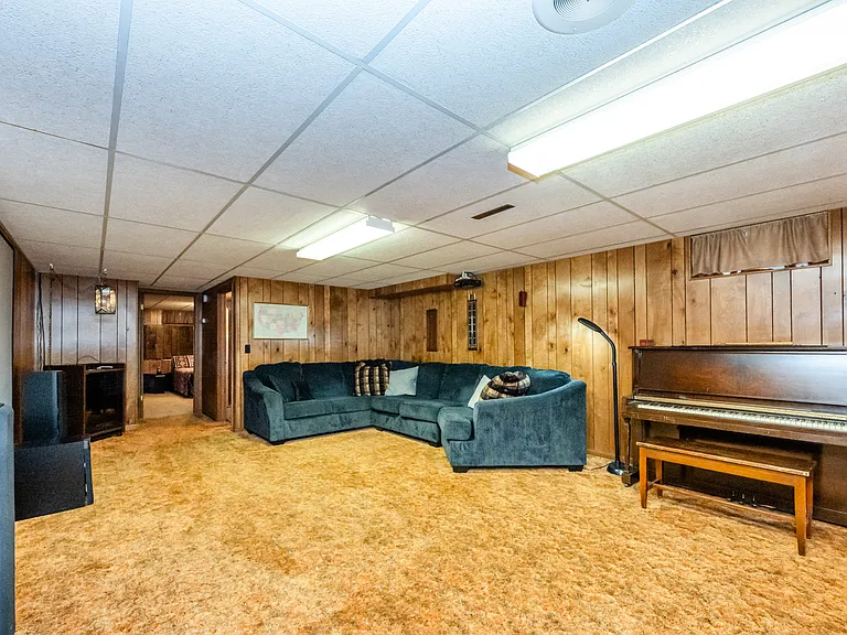1319 Lewis Ave — Photo 33