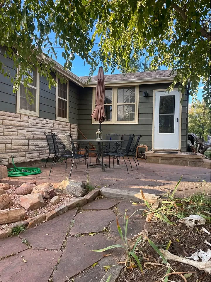 5 bed, 2576 sqft, $860 — Photo 3