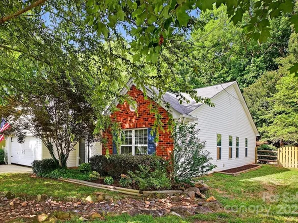 73 Ashton Bluff Cir, Mount Holly, NC 28120