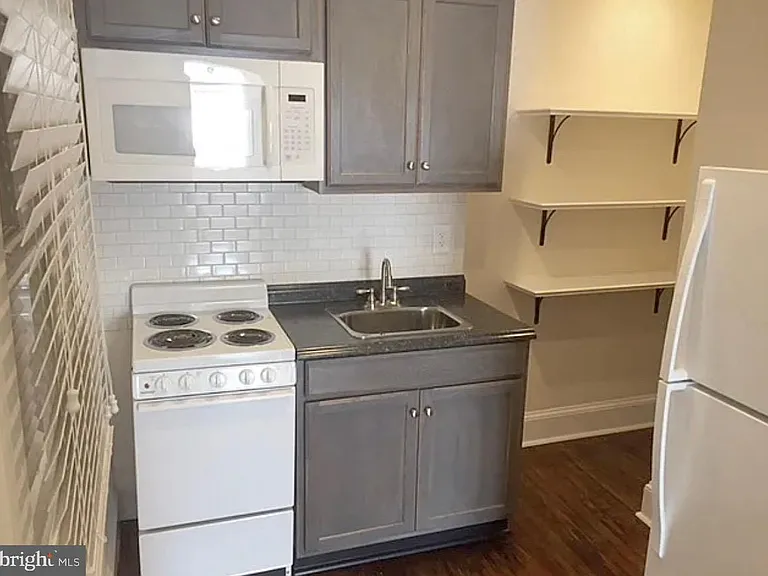 4 W Cork St #1 — Photo 4