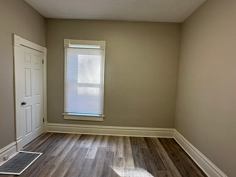 314 E Archer Ave — Photo 11