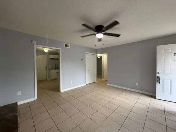 8820 Fowler Ave APT C, Pensacola, FL 32534