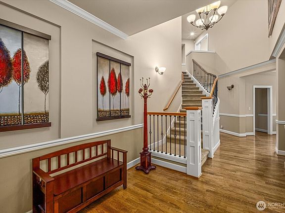 5th image of 215 Ilwaco Place SE