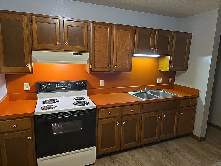 Find Your Next Home At One Oak Place — Photo 28