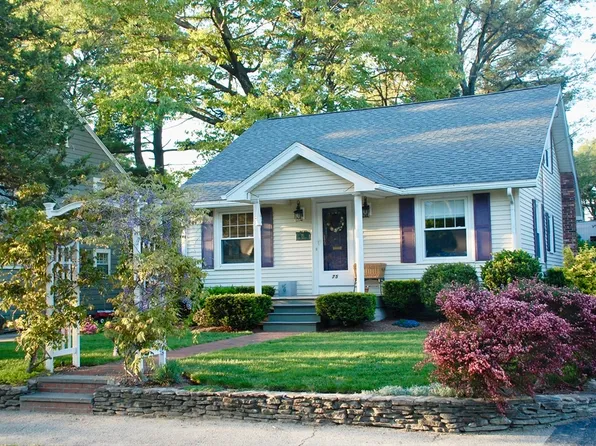 75 Lakewood Rd, Weymouth, MA 02190