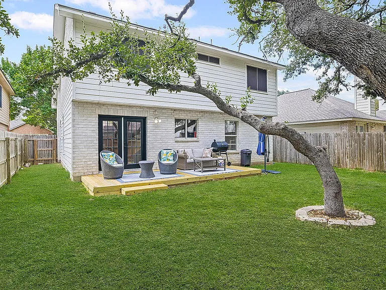 6 Pembroke Ct — Photo 17