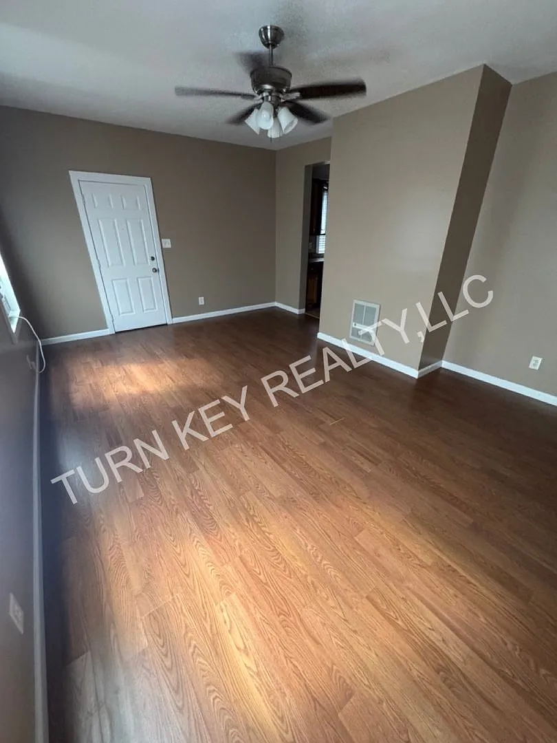 Townhome for rent in Cordova — Photo 4