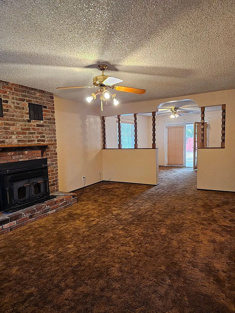 Large Spacious Home!! — Photo 3