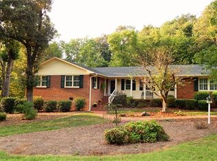 902 Fairidge Dr, Jamestown, NC 27282