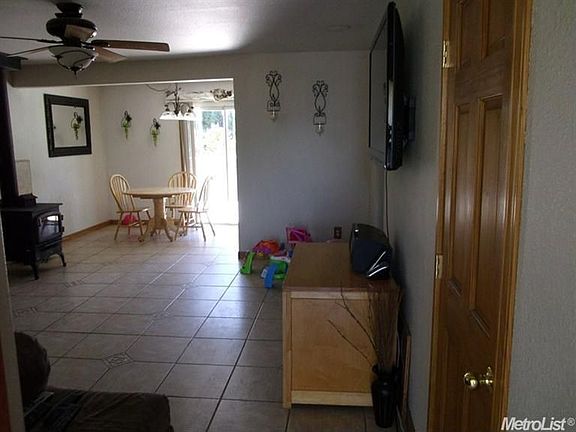 3rd image of 703 Bayou Ct