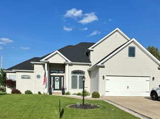 530 Hawthorne Dr, Saint Joseph, IL