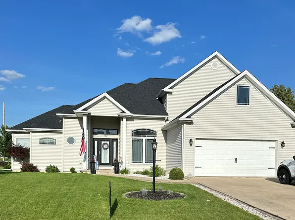 530 Hawthorne Dr, Saint Joseph, IL 61873